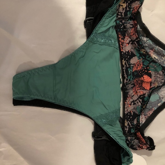 Jezebel 3pk thong set NWT sz L - Picture 2 of 3